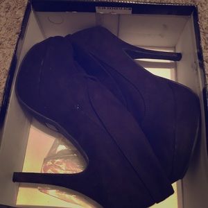 Black sleek heel